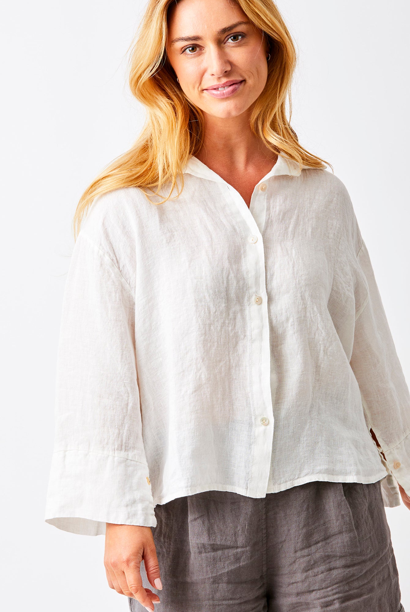 Lago Hi Lo Linen Shirt With Wide Sleeves - Suzy D London
