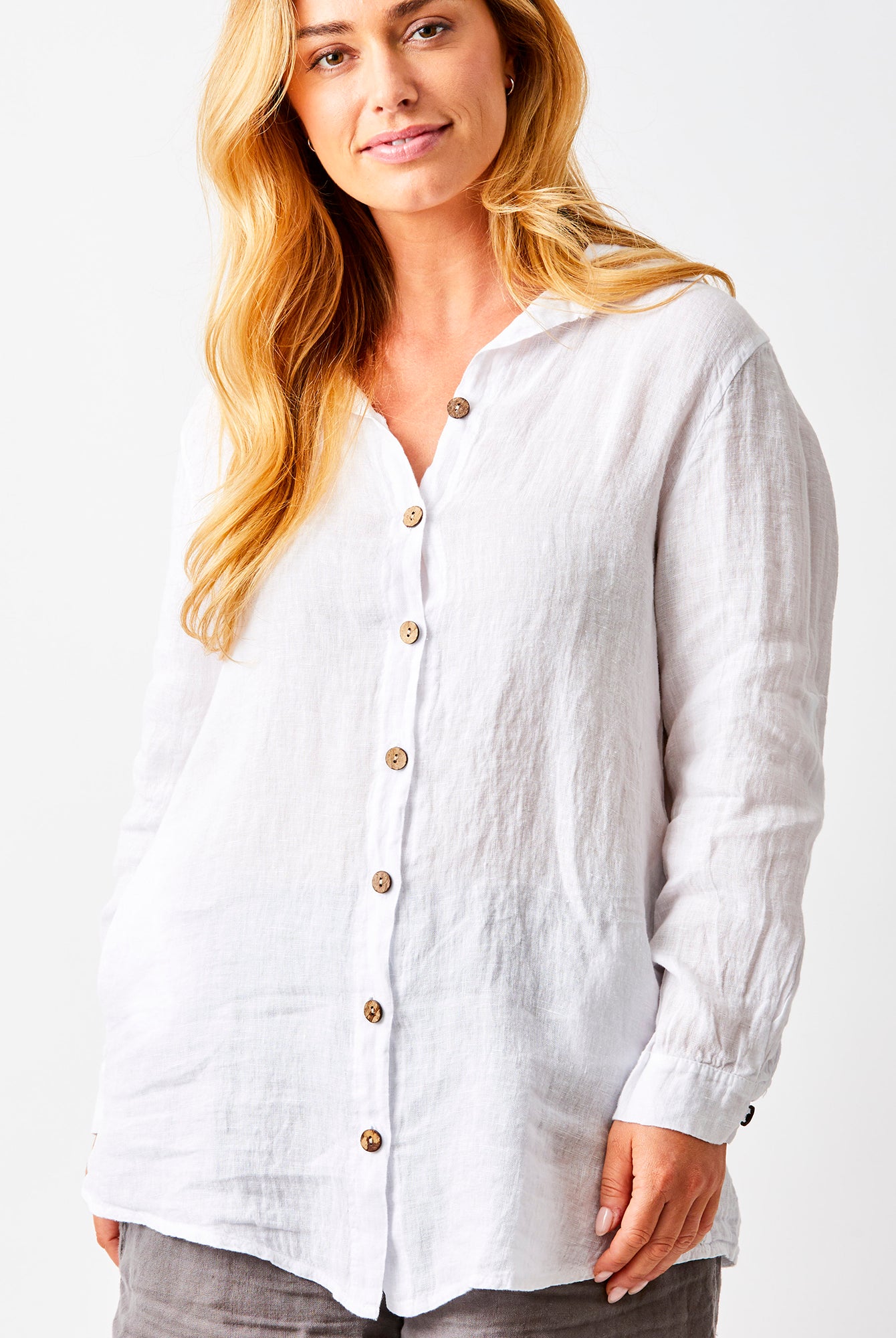 Soraya Linen Long Shirt With Side Pockets - Suzy D London