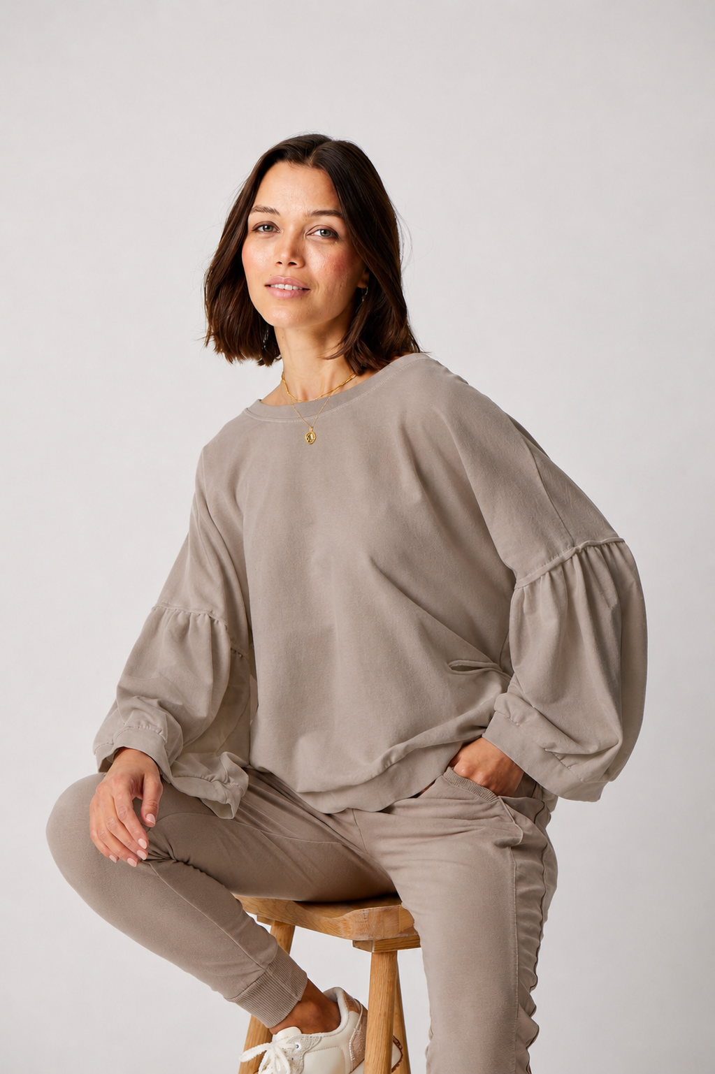 Bea Stonewash Sweatshirt With Balloon Sleeve - Suzy D London